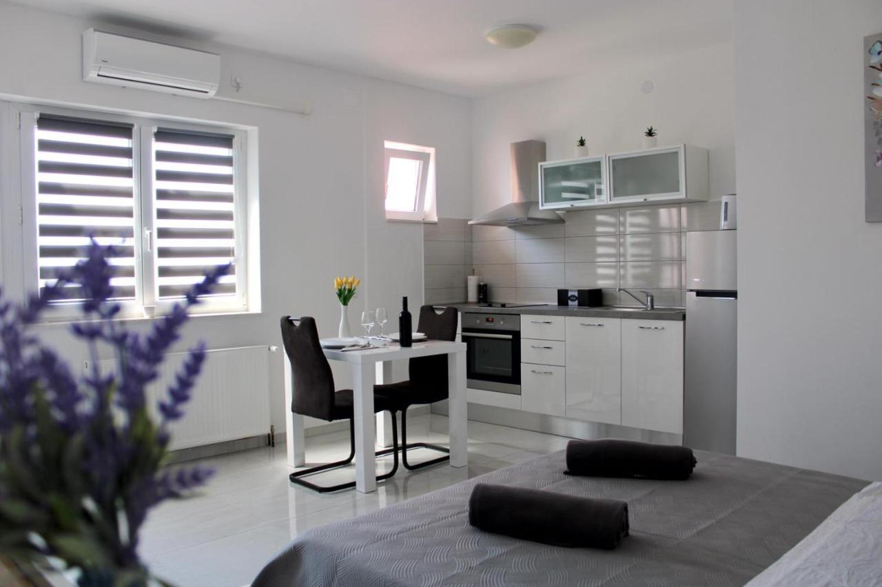 Apartmani Toni Дрниш Экстерьер фото