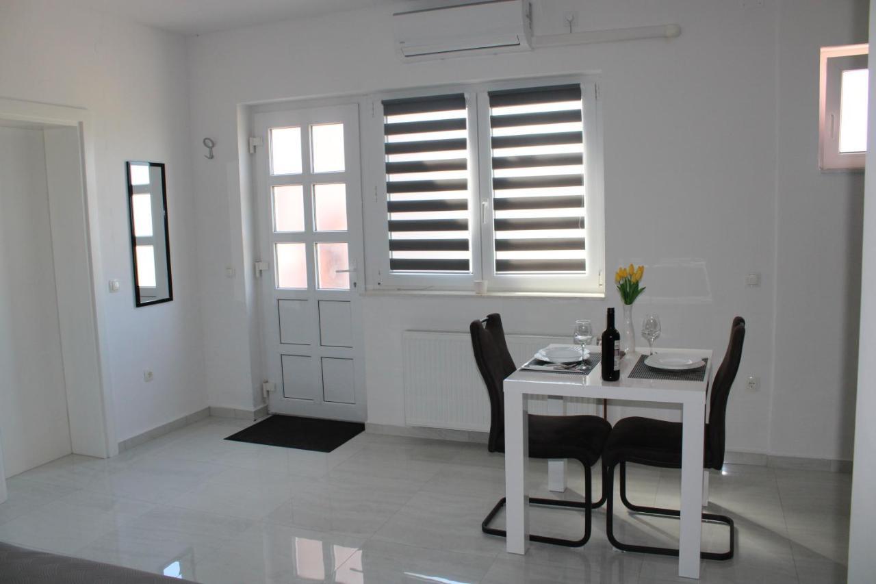 Apartmani Toni Дрниш Экстерьер фото