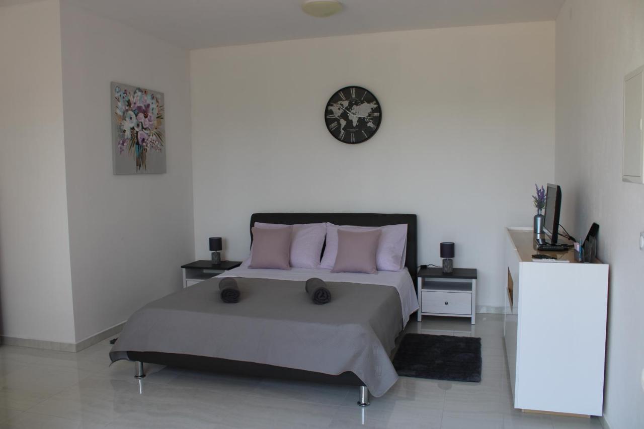 Apartmani Toni Дрниш Экстерьер фото